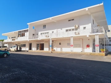 Commercial building for sale in the industrial zone of Bambous