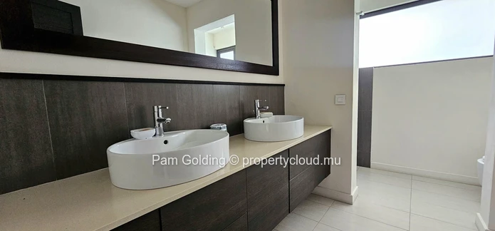Villa de 4 chambres à vendre à Pereybère, acceptant les animaux | Piscine privée & garage