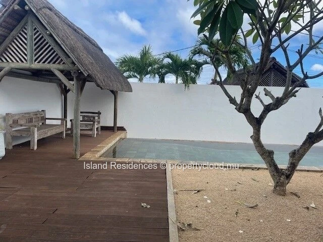 single storey house with 3 bedrooms, pool and parking in a secured residence