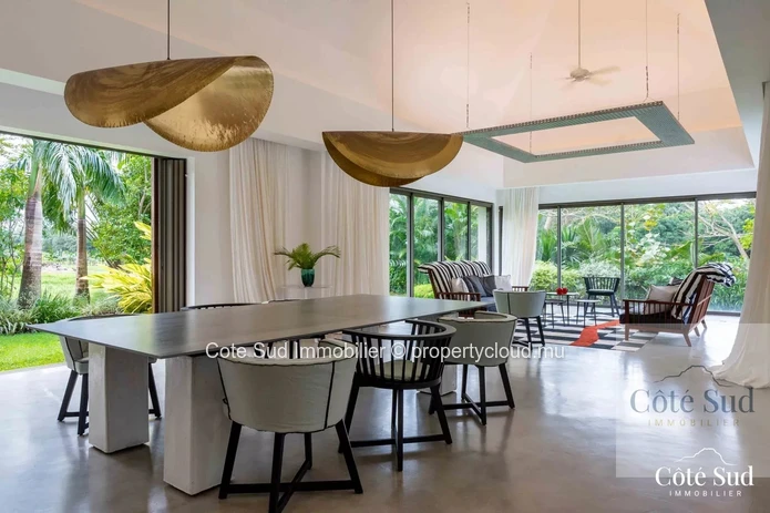 For sale - Prestigious architect-designed villa in Anahita
