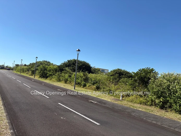 Sunny 576m² Roadside Plot in Highlands - Near Shops & School