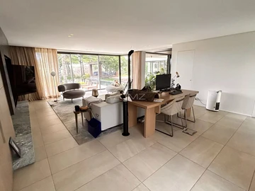 5 Bedroom Villa