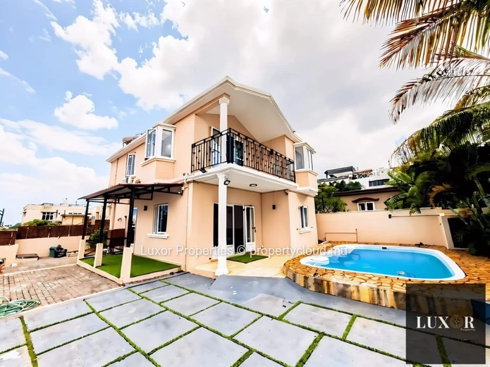 Villa À Louer – Flic En Flac