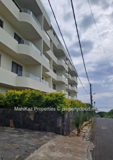 Modern 2-Bedroom Apartment for Rent in Flic en Flac, Mauritius – Sea View & Resort-Style Facilities