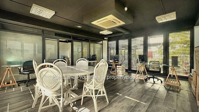 Bureau de 64 m² partiellement meublé à Ébène – Alliez prestige, accessibilité et performance
