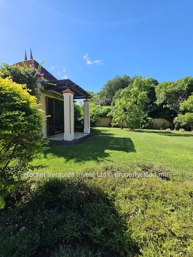 Villa Rénovée de 4 Chambres sur Terrain de Golf – Tamarina, Côte Ouest