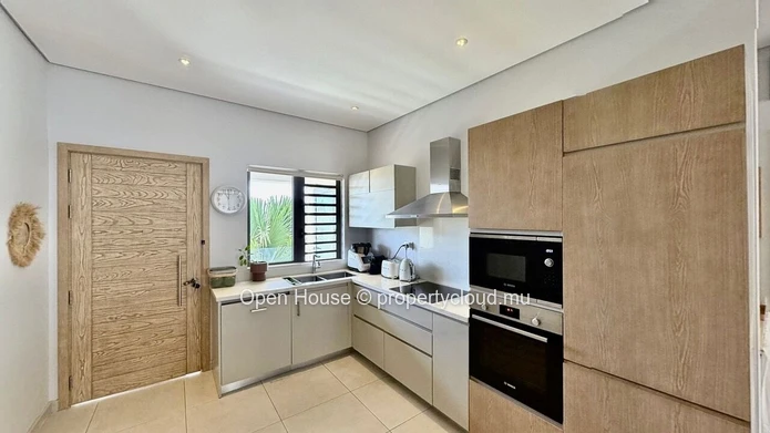 A LOUER - proche plage -  bel appartement - piscine commune - rooftop avec vue mer -   - Disponible