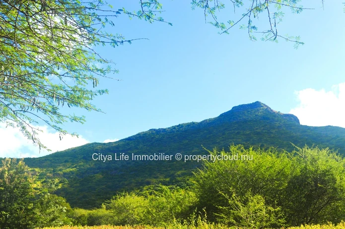 Lovely plot of land for sale in an idyllic setting, 2050m2.