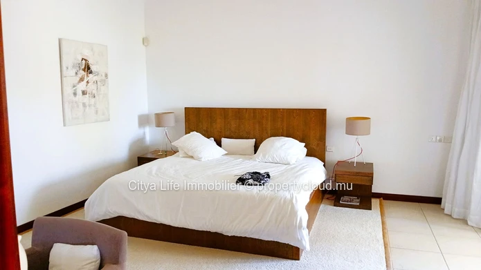 For Sale: Luxurious 4-Bedroom Villa in Tamarin