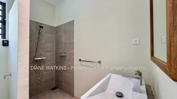 Contemporary 5-Bedroom Villa with Independent Cottage for Rent in Black River
