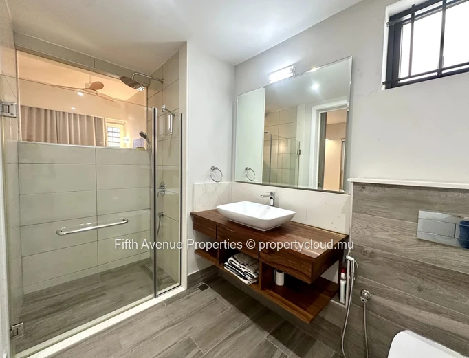 Belle Mare – Magnifique appartement pieds dans l’eau