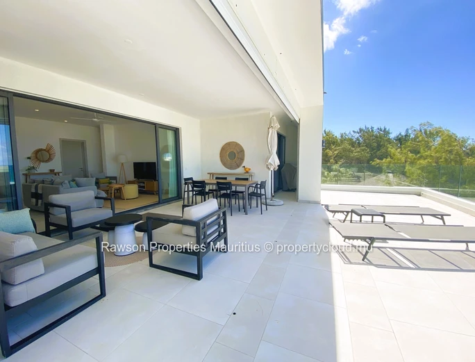  Incroyable Penthouse En Bord De Mer Entièrement Meublé
