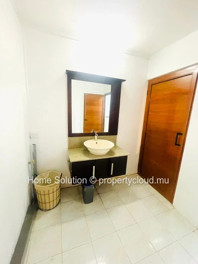 3-Bedroom Ground-Floor Apartment with Terrace and Garage Near Péreybère Beach