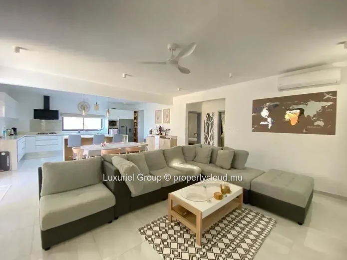 Your Private Oasis in Pereybère – Modern Villa with Pool and Garden
