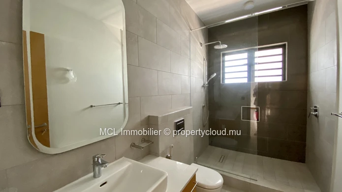 3 bedroom beachfront apartment in Pereybere