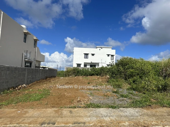 Terrain résidentiel de 448 m² dans un lotissement paisible et familial
