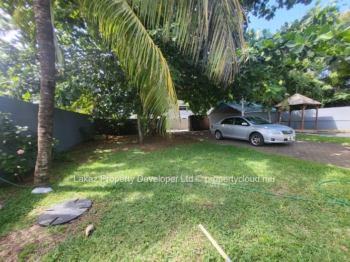 Spacious 5-Bedroom Villa with Swimming Pool – Pereybère