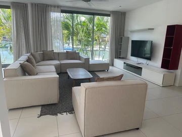 5 Bedroom Villa