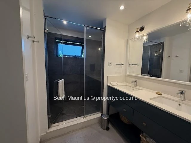 Appartement d'exception en rez-de-chaussée – Élégance, sérénité et art de vivre côtier 