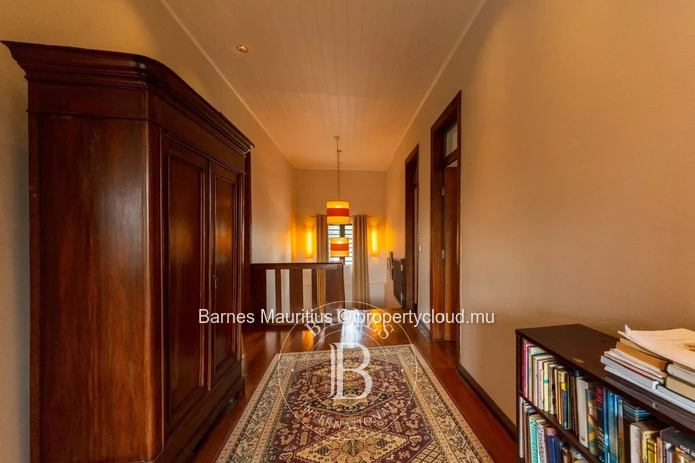 VACOAS - Exceptional Family Home with Timeless Charm – 5 bedrooms