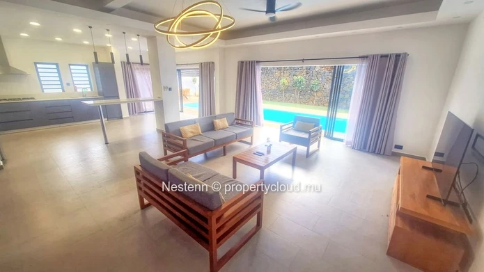 Spacious and bright 4 bedroom villa with its swimming pool
