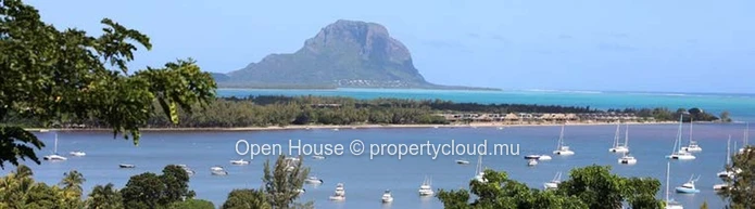 Apartment with a magical sea view. 3 bedrooms, Swimming pool. Accessible to foreigners.