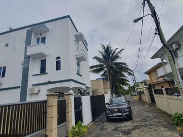 6 Bedroom Apartment