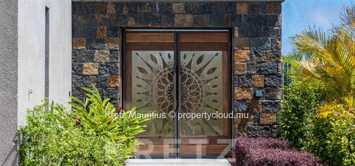 Exceptional Villa in Balaclava – Elegance, Privacy, and 5-Star Hotel Access