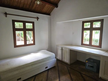 5 Bedroom Villa
