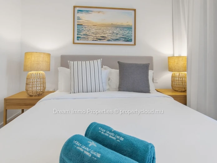 Appartement meublé de 3 chambres avec piscine privée en bord de mer à Grand Baie – Ile Maurice