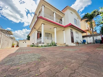 6 Bedroom House