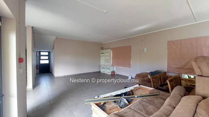 Commercial space for rent in Mon Choisy – Prime location near the golf course