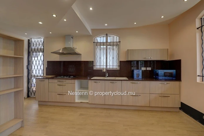 Superbe villa contemporaine aux beaux volumes avec rooftop et vue panoramique, à proximité de la plage!