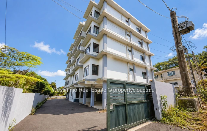 Appartement récent de 120 m² et 3 chambres en suite à louer au cœur de Curepipe