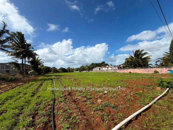 Large Residential Plot for Sale – Flacq 