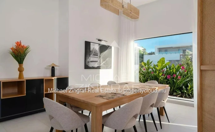 Contemporary Villa with Panoramic Golf Views