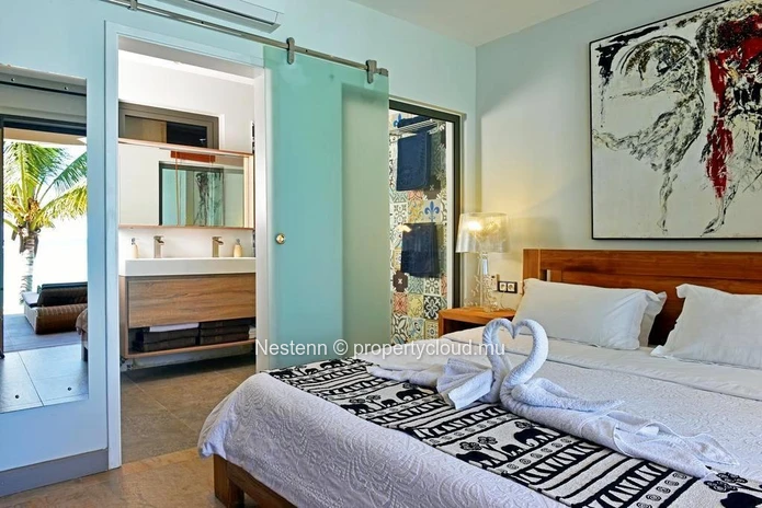 Appartement moderne de 3 chambres sur la mer meublé et décoré avec gout