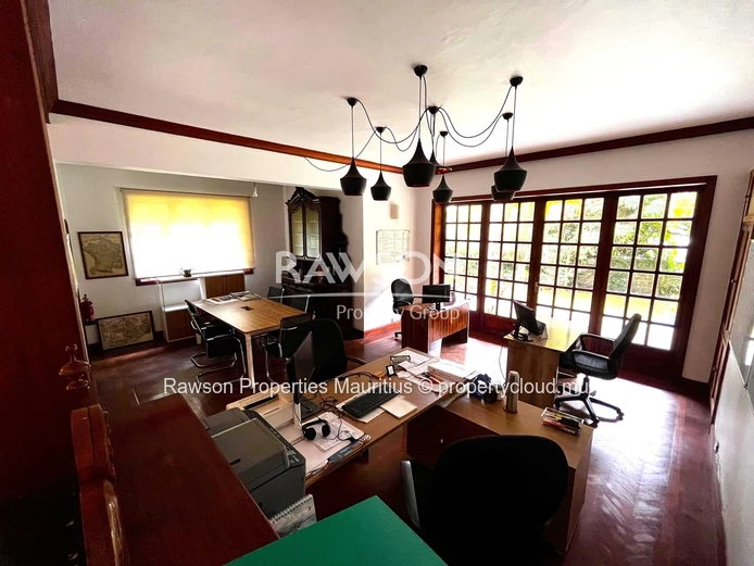  12 Bedroom House For Sale in Floreal