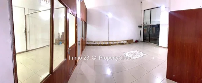Commercial Space - 68m2 - Quatre Bornes - Ref. EM100054LO