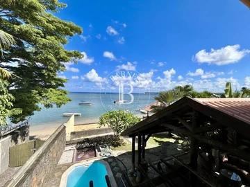BAIE DU TOMBEAU - Freehold waterfront house - 4 bedrooms