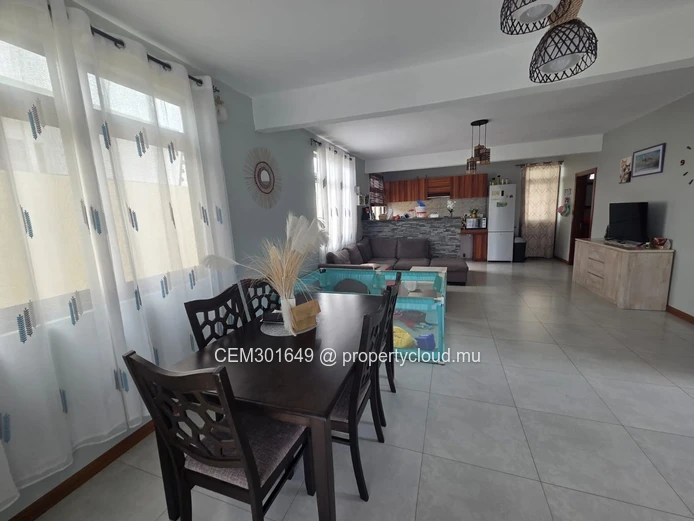 Villa élégante et moderne de 4 chambres à vendre à Grand Gaube