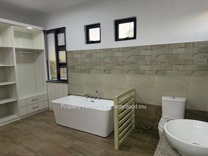 Spacious 4-Bedroom Family Home in Tamarin