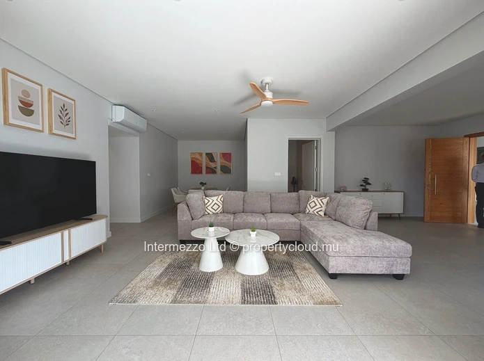 Pereybere | New 144 m² Apartment with Pool, Walk to Beach