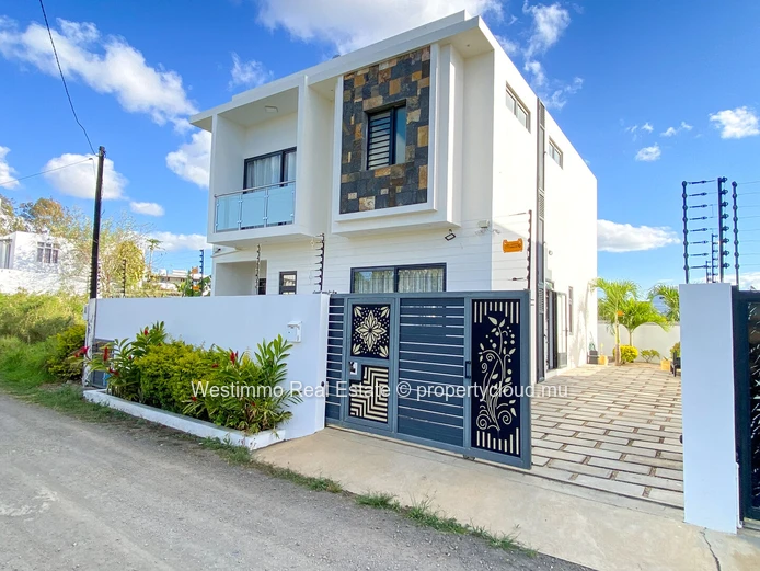 Recent house with swimming pool for long-term rent in Péreybère, Mauritius