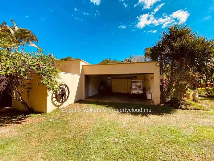5 Bedrooms Villa on a golf Course