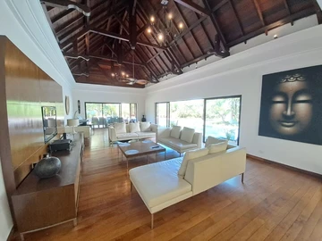 6 Bedroom Villa