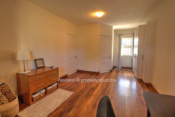 Ensemble immobilier résidentiel et professionnel 