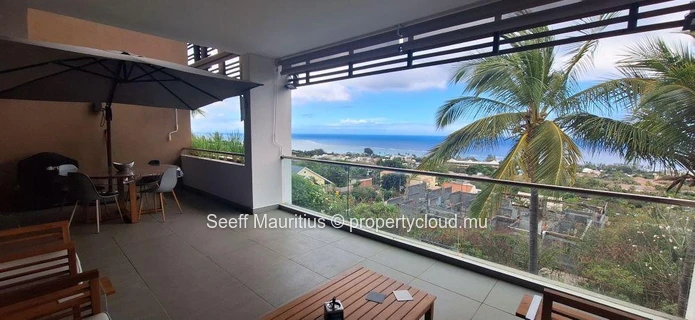 Penthouse en duplex avec vue panoramique sur la mer