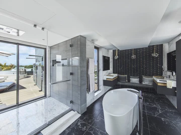 5 Bedroom Villa