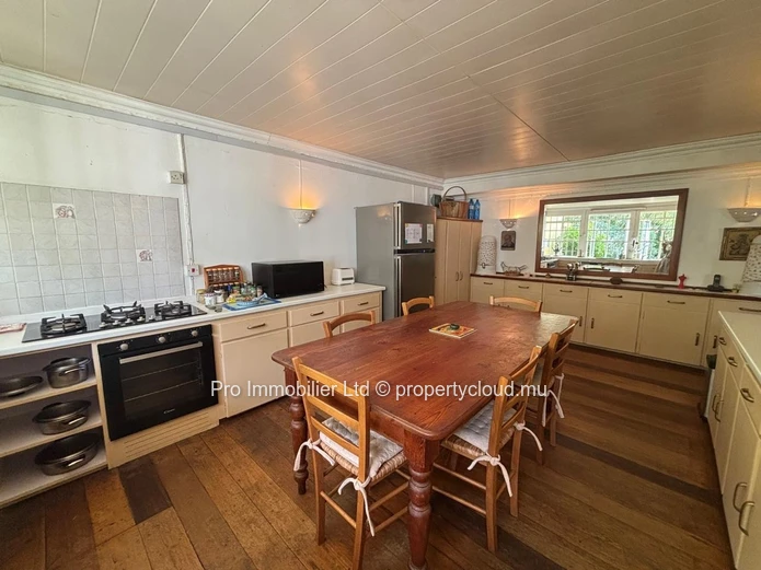 SPACIOUS FAMILY RESIDENCE WITH INDEPENDENT STUDIO & EXTENSIVE OUTBUILDINGS Pereybere Grand Baie.